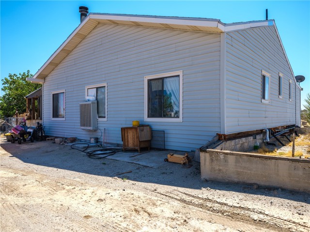 7698 Auburn Road, Adelanto, California 92301, 2 Bedrooms Bedrooms, ,1 BathroomBathrooms,Single Family Residence,For Sale,Auburn,HD23166012