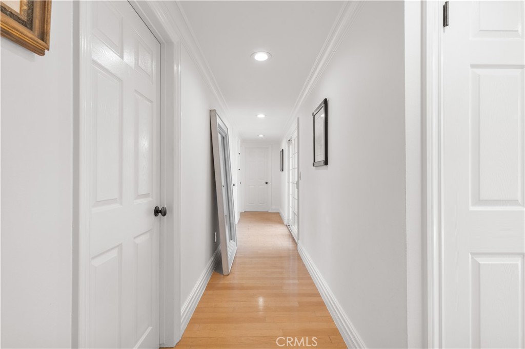 https://media.crmls.org/medias/b6df0b61-f5d2-4701-badd-013f7c737106.jpg?preset=X-Large