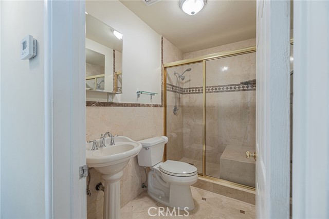 Detail Gallery Image 10 of 31 For 8404 Glenoaks Bld, Sun Valley,  CA 91352 - 3 Beds | 2 Baths