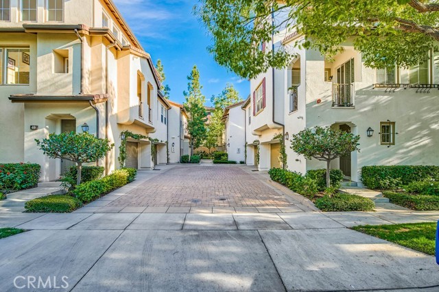 45 Olivehurst, Irvine CA: https://media.crmls.org/medias/b6dfa176-2c1c-459a-86f0-97a854060b3c.jpg