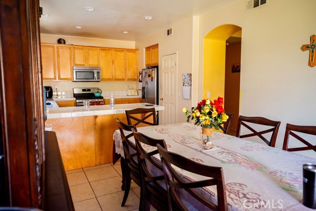 Detail Gallery Image 11 of 29 For 16988 Tack Ln, Moreno Valley,  CA 92555 - 4 Beds | 2/1 Baths