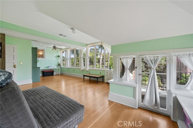 405 W Olive Avenue, Redlands CA: https://media.crmls.org/medias/b6e1c3d7-4376-4304-bad2-b763dcf93054.jpg