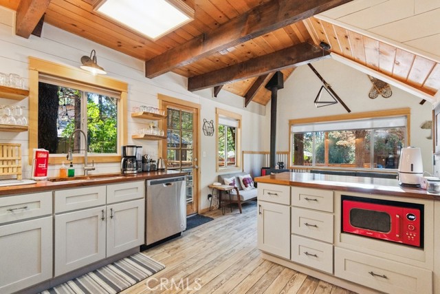 604 Spruce Lane, Sugarloaf CA: https://media.crmls.org/medias/b6e322a2-e554-4e7c-b5a0-3d94372056f4.jpg