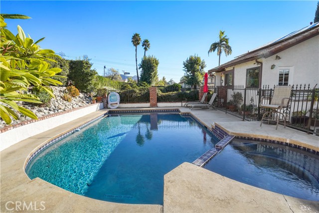 485 Wedgewood Court, Duarte CA: https://media.crmls.org/medias/b6e3c1cd-f8a2-4015-bc19-b9a6bcbe48f2.jpg