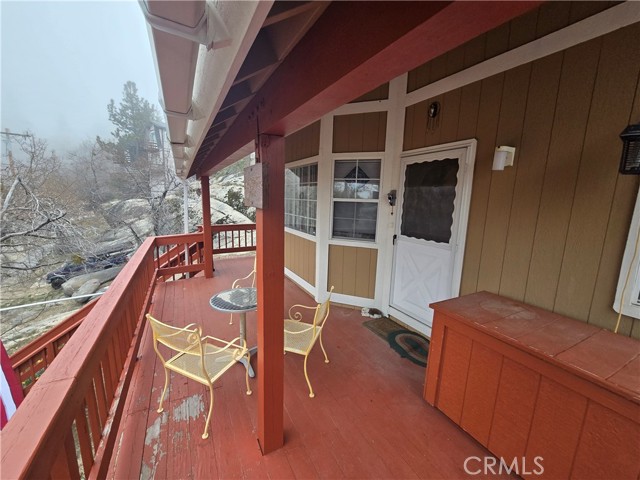 Detail Gallery Image 5 of 20 For 33361 Carlock Dr, Running Springs,  CA 92382 - 2 Beds | 1/1 Baths