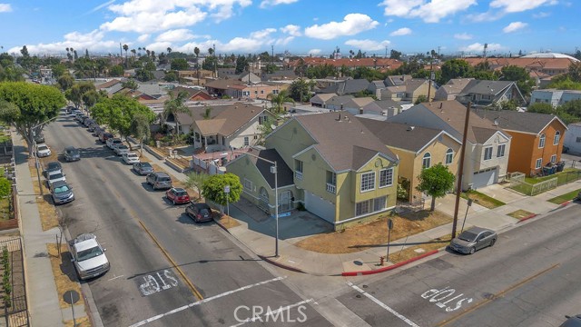 Detail Gallery Image 3 of 43 For 2503 Clarendon Ave, Huntington Park,  CA 90255 - 4 Beds | 2/1 Baths