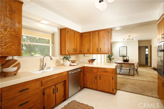 1914 Lyans Drive photo 9