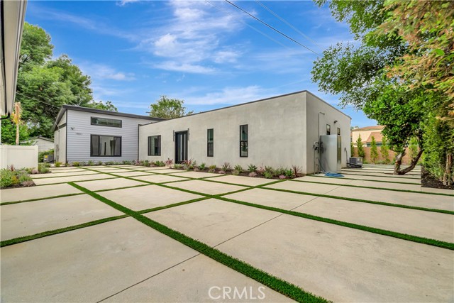 19513 Cantara Street photo 4