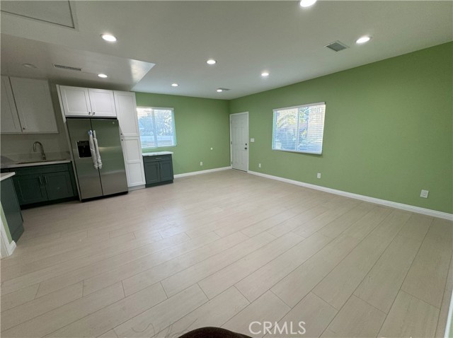 Detail Gallery Image 3 of 10 For 8520 Fenwick, Sunland,  CA 91040 - 2 Beds | 2 Baths
