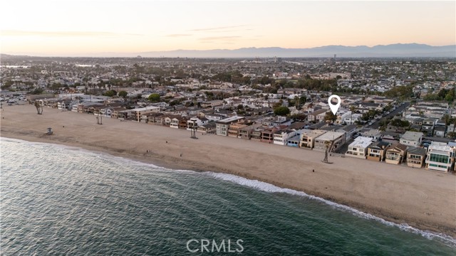 1315 Ocean Avenue, Seal Beach CA: https://media.crmls.org/medias/b6e6d5f5-f870-4179-af25-3dd9264b0d49.jpg