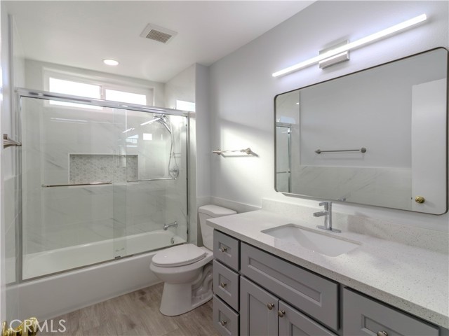 Detail Gallery Image 14 of 29 For 518 W Alpine, Santa Ana,  CA 92707 - 5 Beds | 3 Baths