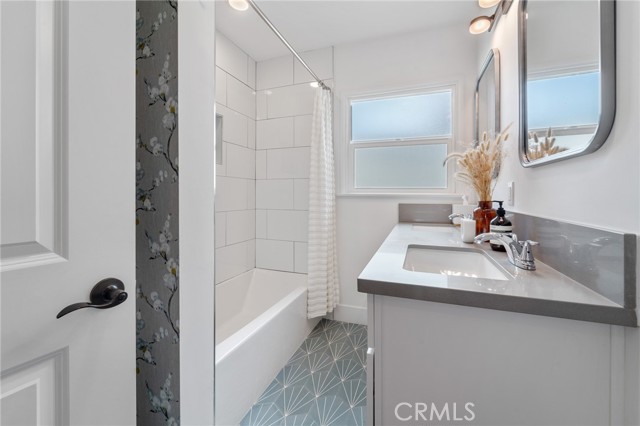 Detail Gallery Image 22 of 40 For 7316 Colbath, Van Nuys,  CA 91405 - 3 Beds | 3 Baths