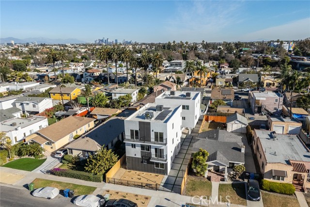 2402 S Cochran Avenue, Los Angeles CA: https://media.crmls.org/medias/b6e85320-1e92-4c3a-a13c-2dc25504d5db.jpg