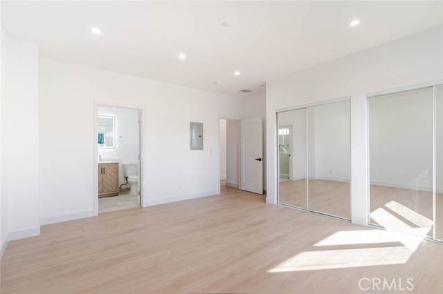 Detail Gallery Image 19 of 23 For 6850 1/2 Ranchito Ave, Van Nuys,  CA 91405 - 3 Beds | 3 Baths