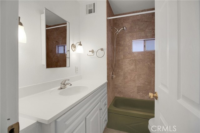 1180 Camino Del Rancho, Hemet CA: https://media.crmls.org/medias/b6e884ec-02b4-414e-b367-26dabf8e0d40.jpg