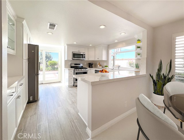 Detail Gallery Image 4 of 19 For 21520 via La Naranja, Yorba Linda,  CA 92886 - 3 Beds | 2 Baths