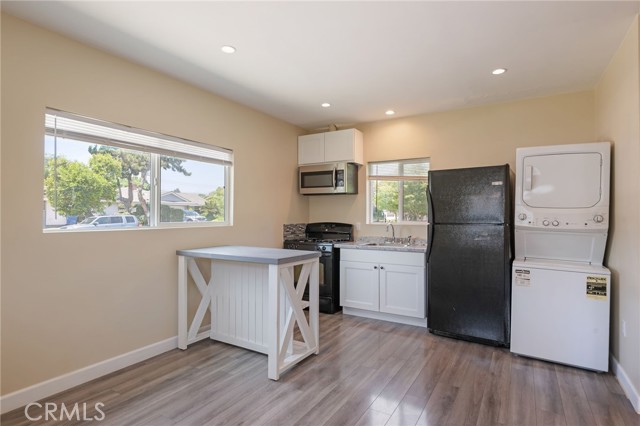 10022 Gothic Avenue, North Hills CA: https://media.crmls.org/medias/b6e8df58-5164-4239-be14-20cbeb715b04.jpg