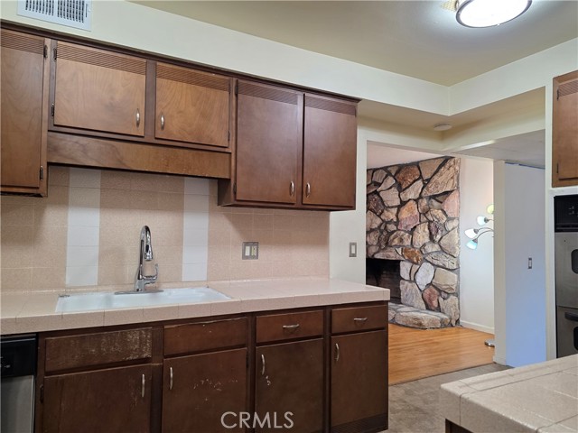 900 S Calico Circle, Anaheim CA: https://media.crmls.org/medias/b6ea348a-141a-4ff1-9171-f47c836e9777.jpg