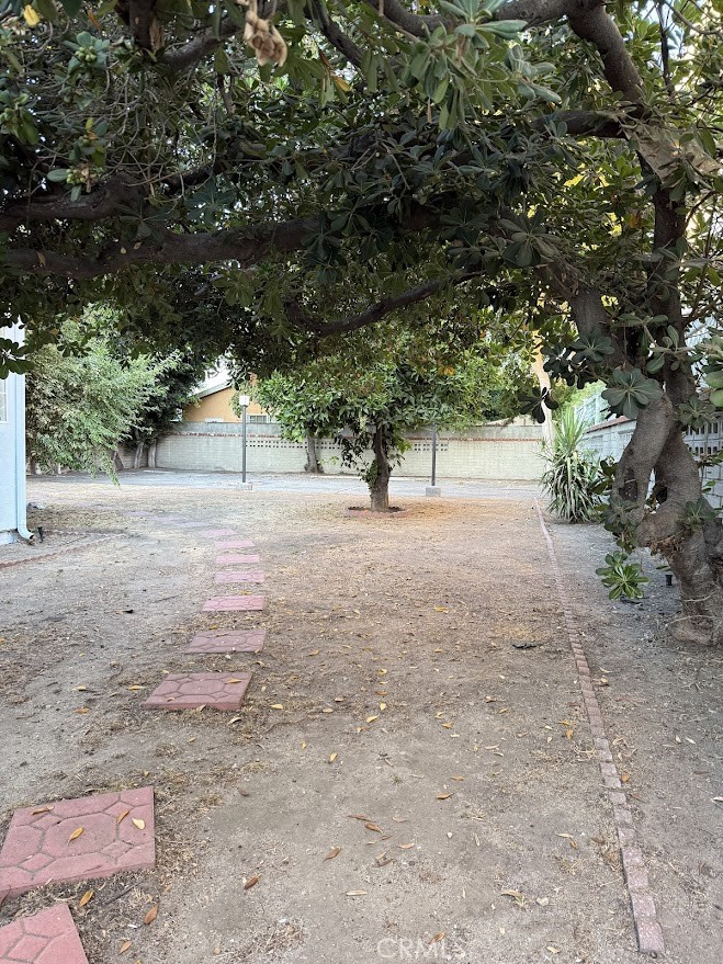https://media.crmls.org/medias/b6eac998-659f-4060-8452-1368ce67836c.jpg?preset=X-Large