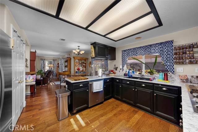 Detail Gallery Image 12 of 60 For 554 Edgewater, Oceanside,  CA 92057 - 4 Beds | 3 Baths