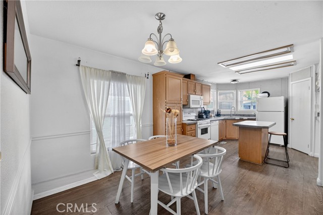 Detail Gallery Image 9 of 29 For 1445 W Florida #78,  Hemet,  CA 92543 - 3 Beds | 2 Baths