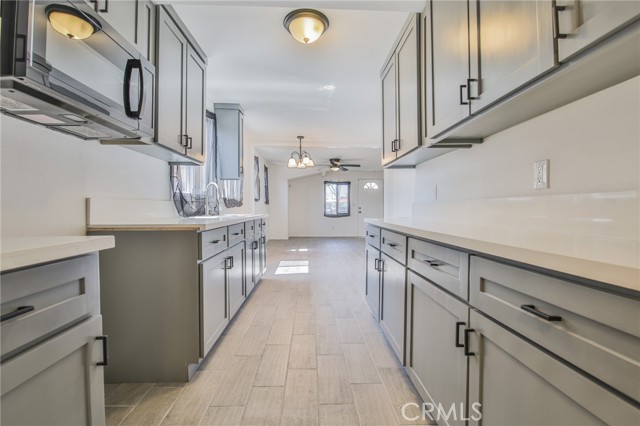 Detail Gallery Image 12 of 31 For 9504 S Main, Los Angeles,  CA 90003 - 2 Beds | 2 Baths