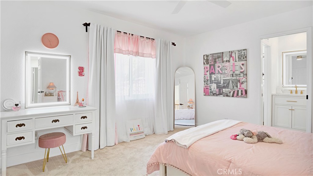 https://media.crmls.org/medias/b6ed0891-585d-4194-8bc5-adf4bb1b3916.jpg?preset=X-Large