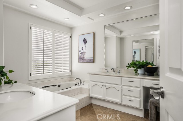 Detail Gallery Image 31 of 50 For 19275 Meadowood Circle, Huntington Beach,  CA 92648 - 2 Beds | 2/1 Baths