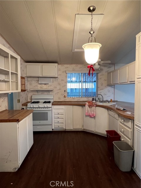 26151 Kentia Palm Drive, Homeland CA: https://media.crmls.org/medias/b6ed73ba-a152-4266-83c2-7cbeabc37c18.jpg