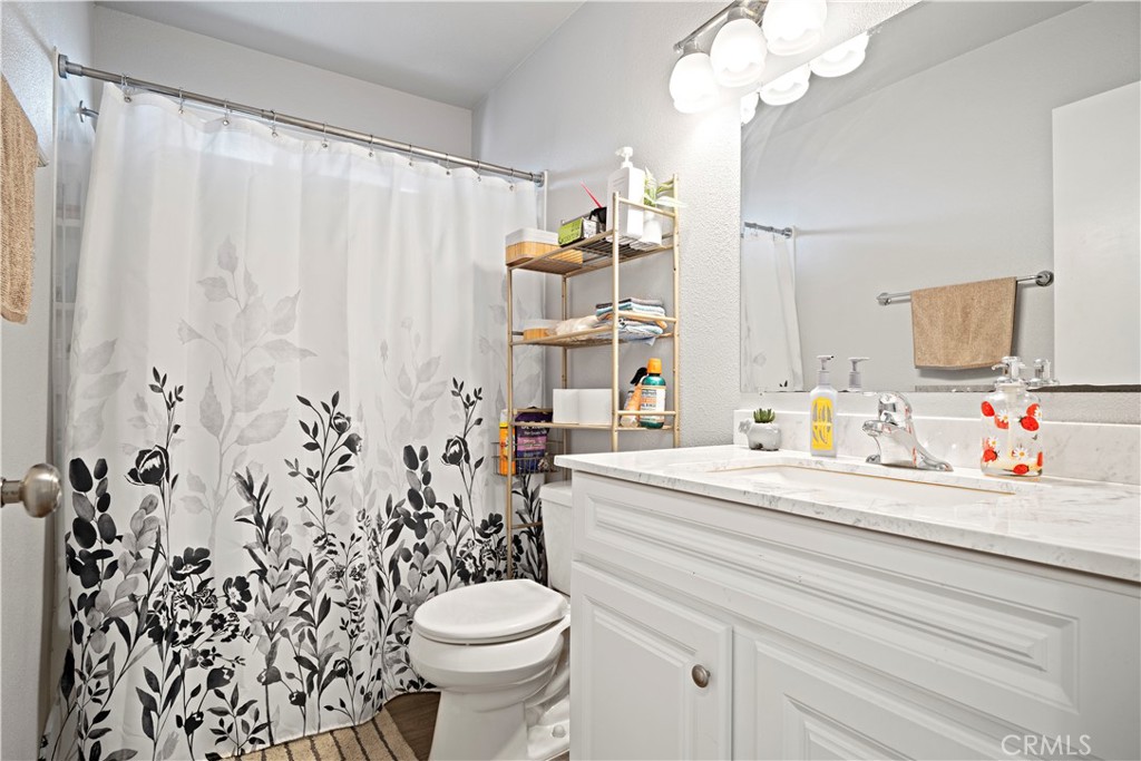 https://media.crmls.org/medias/b6edccd8-3a6c-482b-b788-cc8febea81ca.jpg?preset=X-Large