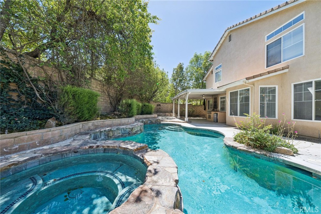 https://media.crmls.org/medias/b6edcf06-dc74-4612-bbb1-3c97a6b084f9.jpg?preset=X-Large