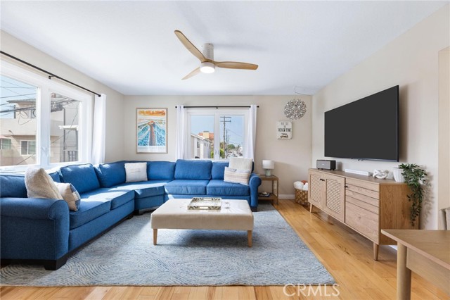 Detail Gallery Image 32 of 52 For 337 10th, Manhattan Beach,  CA 90266 - 5 Beds | 3/1 Baths