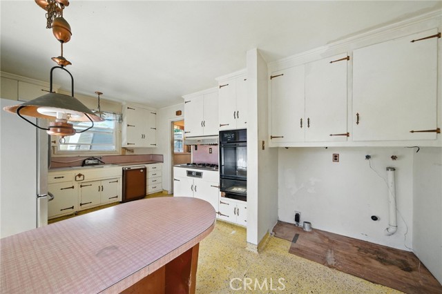 1850 Fanwood Avenue, Long Beach CA: https://media.crmls.org/medias/b6f063ec-7e38-4b34-a3d6-9eb9afe7b0b5.jpg