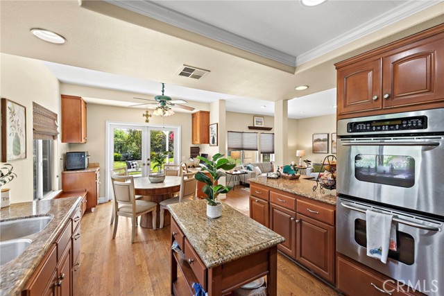 10 Cambridge Court, Coto de Caza CA: https://media.crmls.org/medias/b6f0bfb9-bdc5-450c-a24c-abfeb9e2d617.jpg