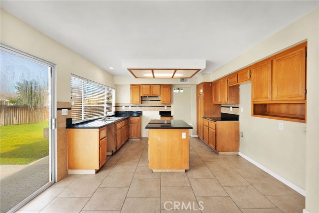 Detail Gallery Image 20 of 66 For 12734 Trotters Ln, Victorville,  CA 92392 - 3 Beds | 3 Baths