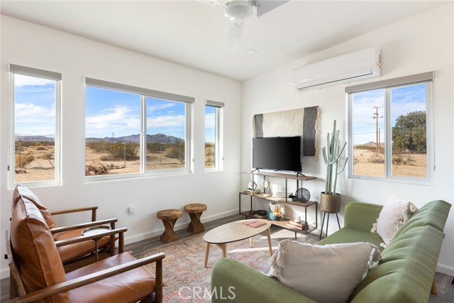 Detail Gallery Image 3 of 47 For 5737 Laferney, Joshua Tree,  CA 92252 - 2 Beds | 2 Baths