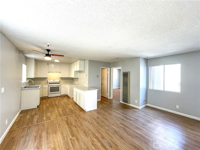 Detail Gallery Image 2 of 11 For 13535 Yukon Ave #28,  Hawthorne,  CA 90250 - 1 Beds | 1 Baths