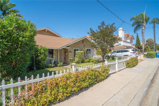 2703 Gates AVE, Redondo Beach CA: https://media.crmls.org/medias/b6f4835c-478d-43b1-8953-671d035e03c0.jpg