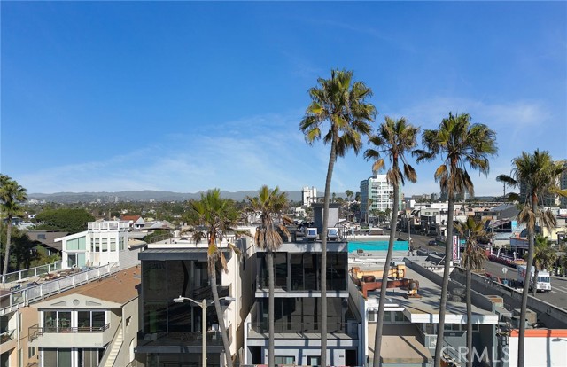 3011 Ocean Front Walk, Venice CA: https://media.crmls.org/medias/b6f4e56d-34eb-4443-aa5f-fd8a41d3a69b.jpg