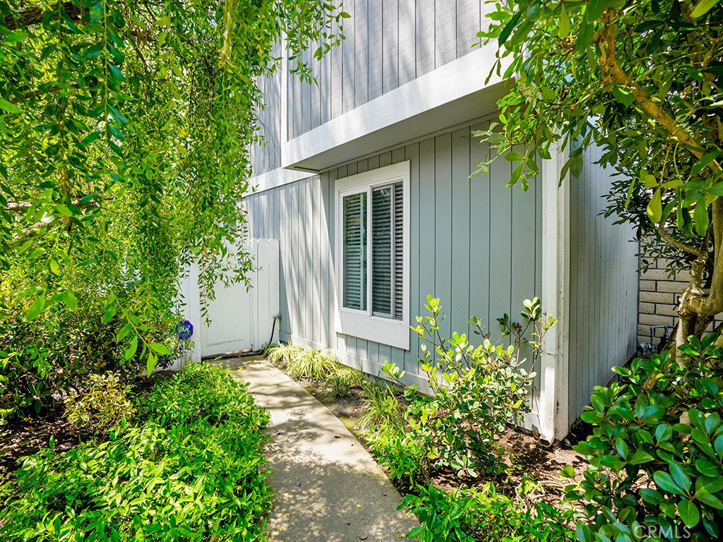 B6f584ad 7b10 48ec 838c D820d0ccb136