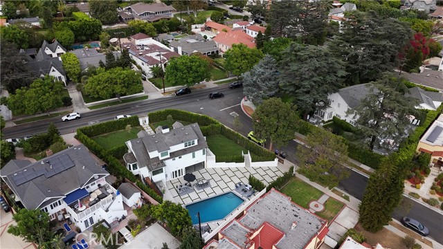 430 W Kenneth Road, Glendale CA: https://media.crmls.org/medias/b6f6fbff-4988-4f42-8052-6d6320ce5ec0.jpg