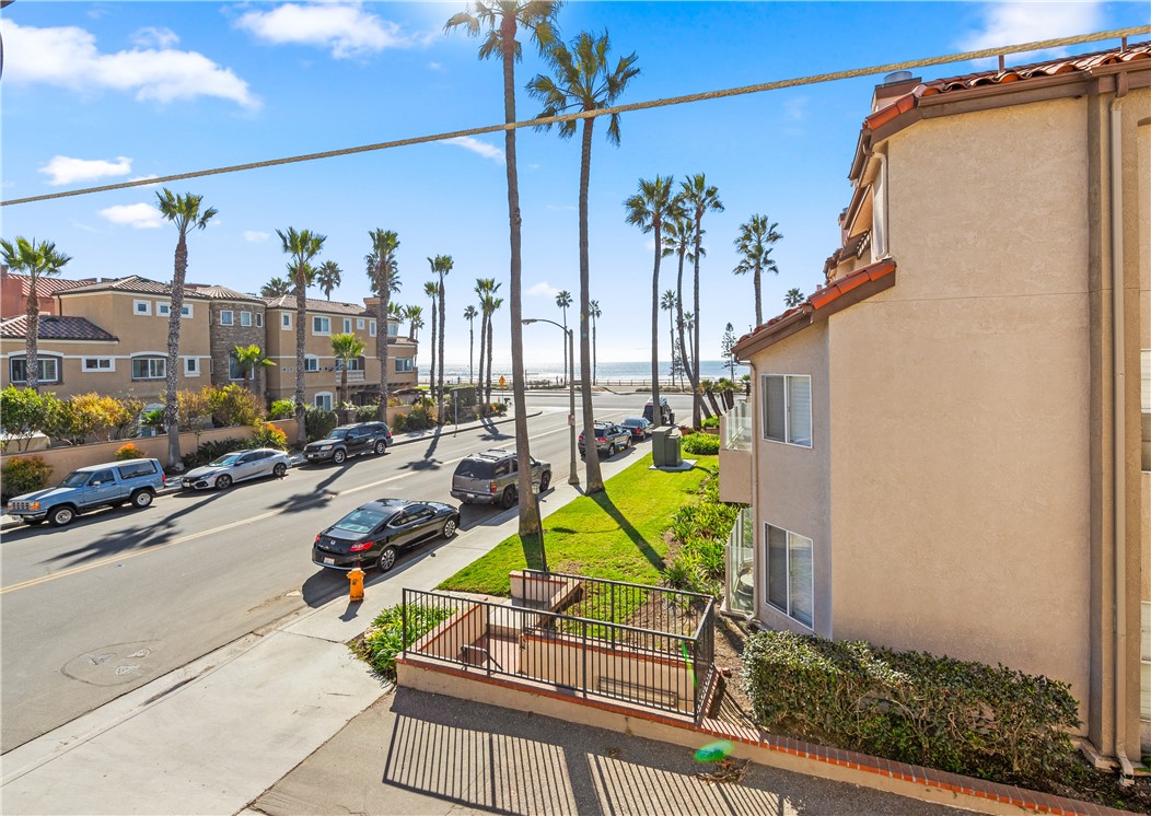 Detail Gallery Image 32 of 60 For 111 14th, Huntington Beach,  CA 92648 - 3 Beds | 2/1 Baths