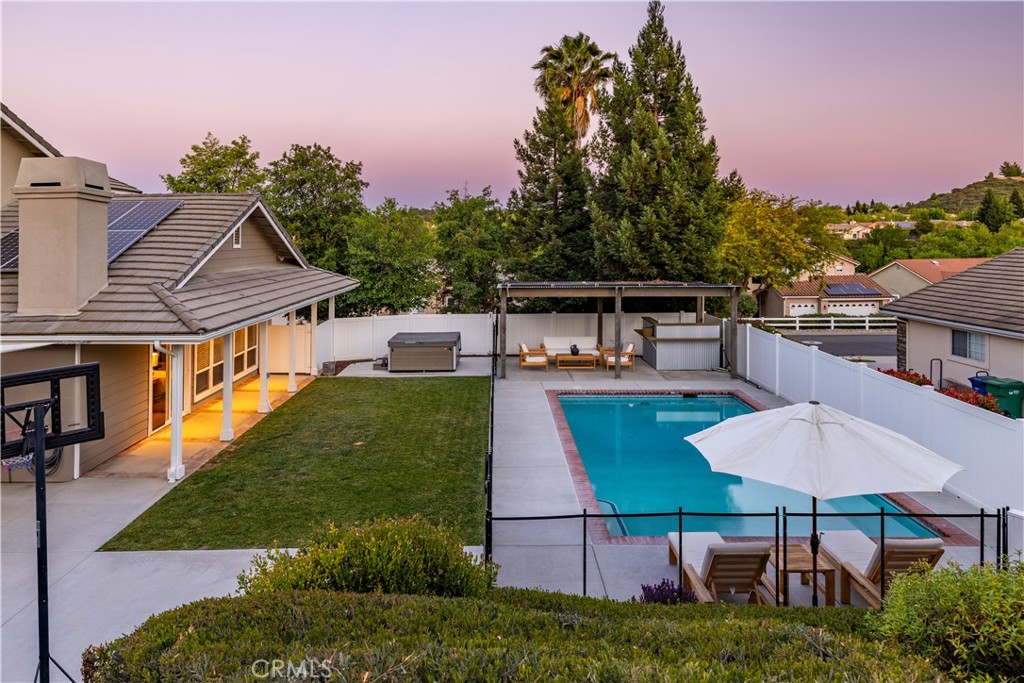 1307 Crown Way
