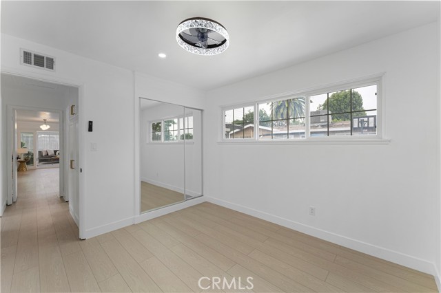17121 Simonds Street, Granada Hills CA: https://media.crmls.org/medias/b6f8e50f-072b-4431-b009-c0876ec943f4.jpg