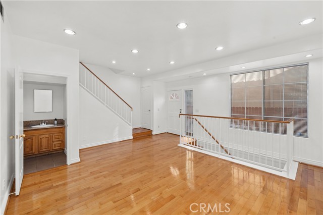 Detail Gallery Image 32 of 39 For 4838 Elmwood #7,  Los Angeles,  CA 90004 - 3 Beds | 3 Baths