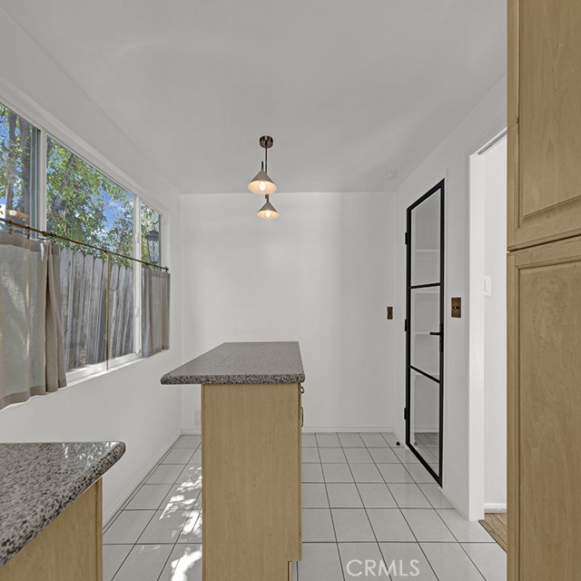 23020 Wrencrest Drive, Calabasas CA: https://media.crmls.org/medias/b6f9fbdc-97ff-4dae-8618-e00a1ddcaf32.jpg
