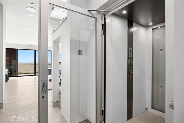 706 W Oceanfront, Newport Beach CA: https://media.crmls.org/medias/b6fa1cd5-d05a-4776-891b-a602bfcf0068.jpg