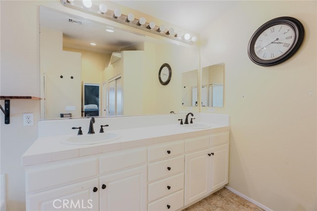 20019 Franks Way, Saugus CA: https://media.crmls.org/medias/b6fa36d0-a207-4bd0-a3b5-cf5b8c4f1d0e.jpg
