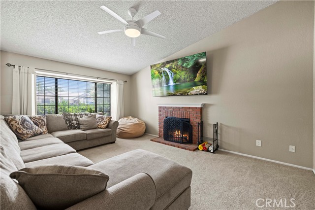 Detail Gallery Image 12 of 41 For 2749 W Avenue L4, Lancaster,  CA 93536 - 3 Beds | 2 Baths