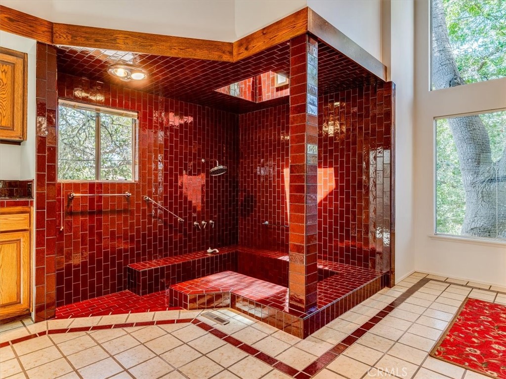 https://media.crmls.org/medias/b6fab8b8-ab0b-4603-8bd8-66376b304da0.jpg?preset=X-Large